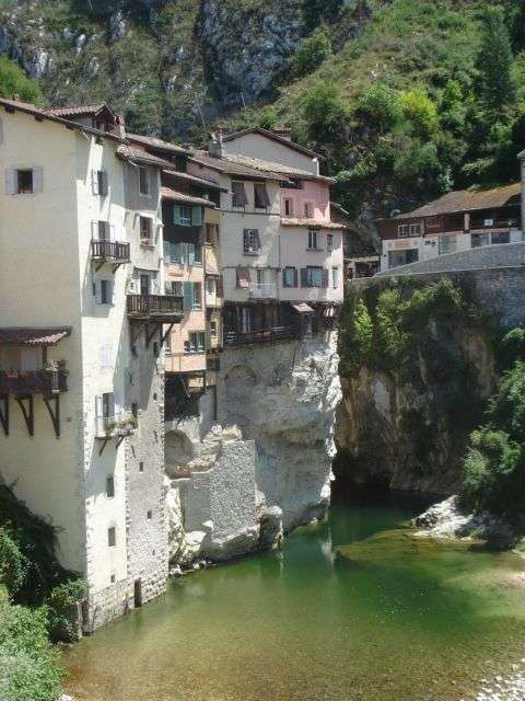 Site-touristique-Vercors-maisons-suspendues-de-Pont-en-Royan-232-660